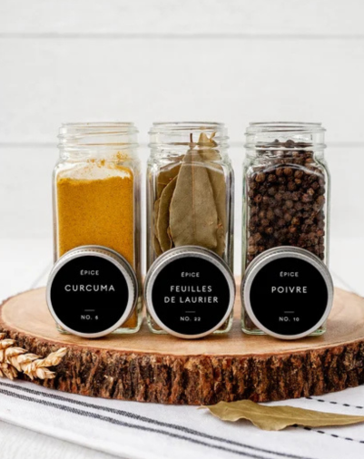 Étiquettes rondes noires pour l'organisation des épices et du garde-manger
